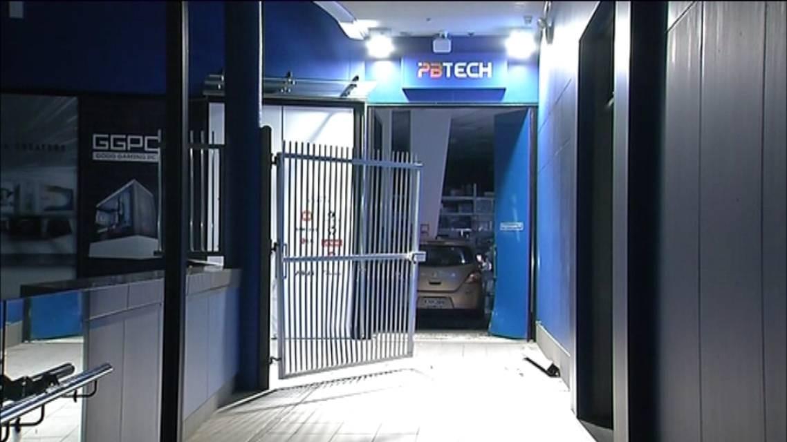 v2-Tech_store_ram_raided_ramraid_Crime_CREDIT_Newshub_191022_1120