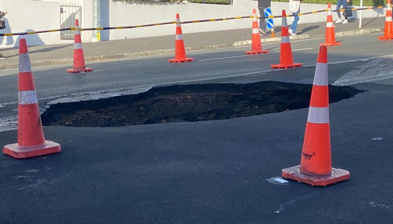 Auckland_CBD_College_Hill_sinkhole_CREDIT_Newshub_250723_1120+29